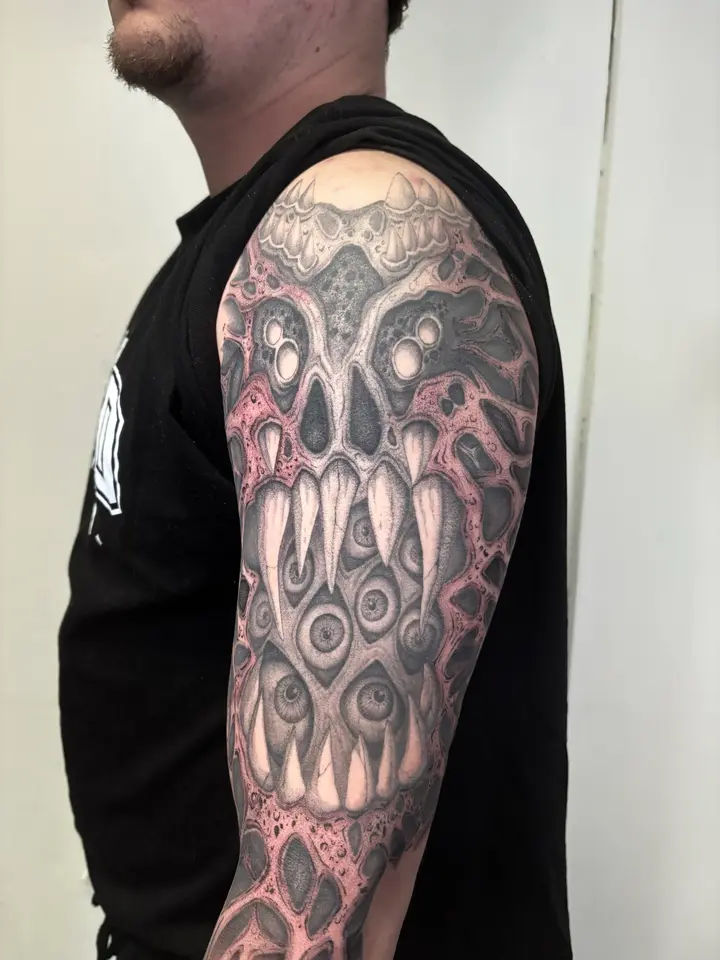 Shoulder Demon — Blackwork tattoo by Nillattt, photo 1