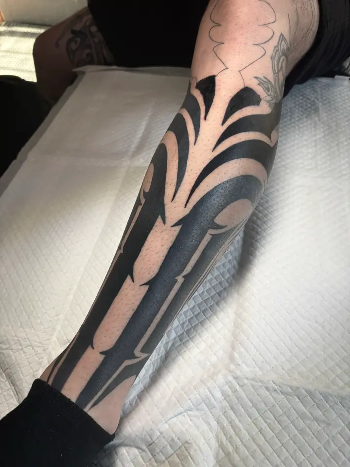 Freehand Neotribal Leg — Neotribal tattoo by Nillattt, photo 1