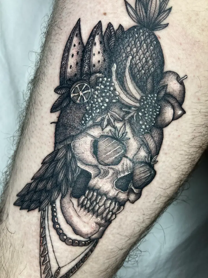 Fruity Skull — Blackwork tattoo by Nillattt, photo 1