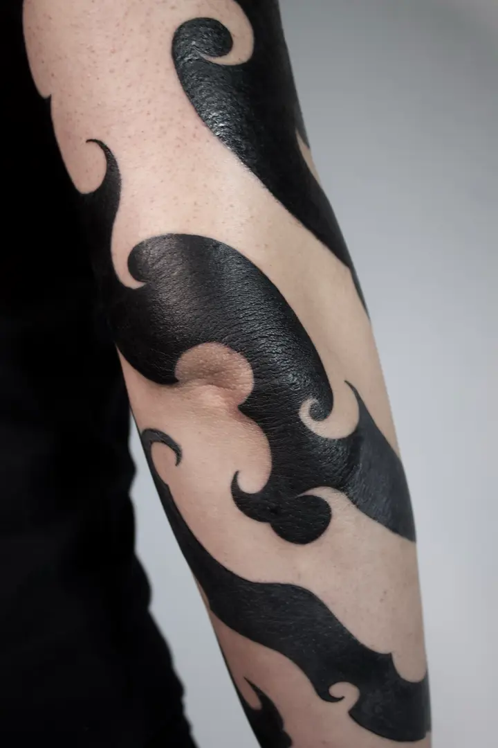 Neotribal Elbow — Ornamental tattoo by Nillattt, photo 1