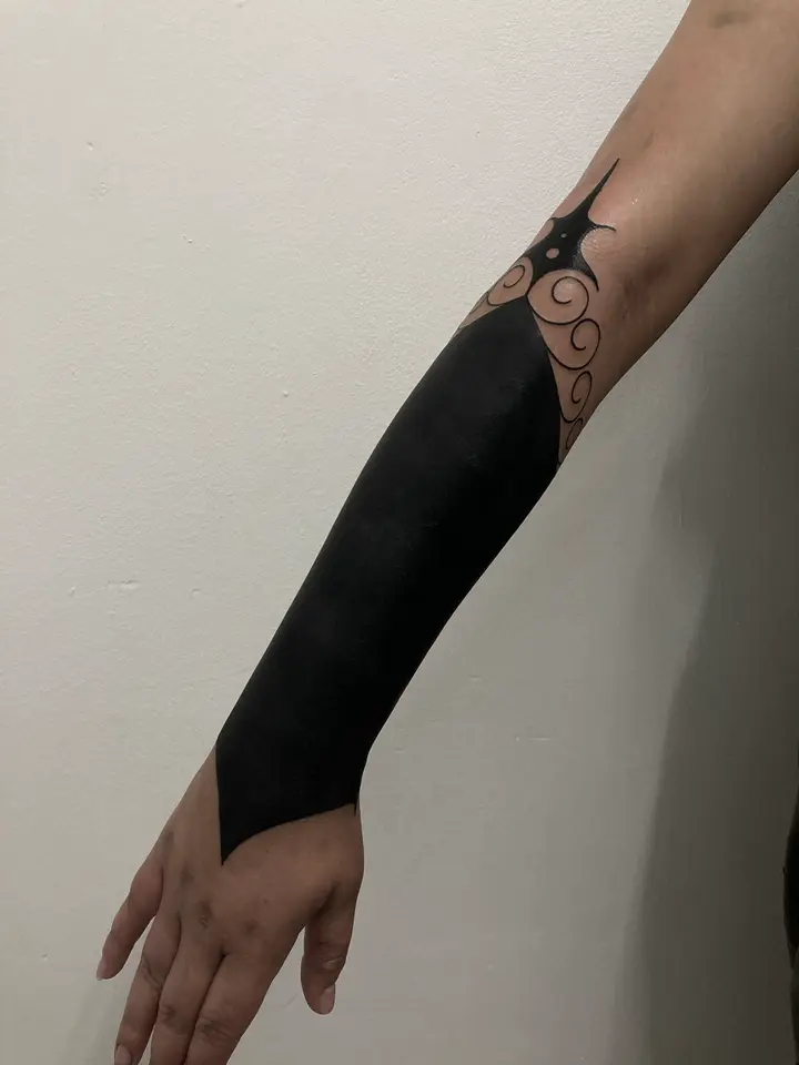 Ornamental Blackout Finish — Blackout tattoo by Nillattt, photo 1