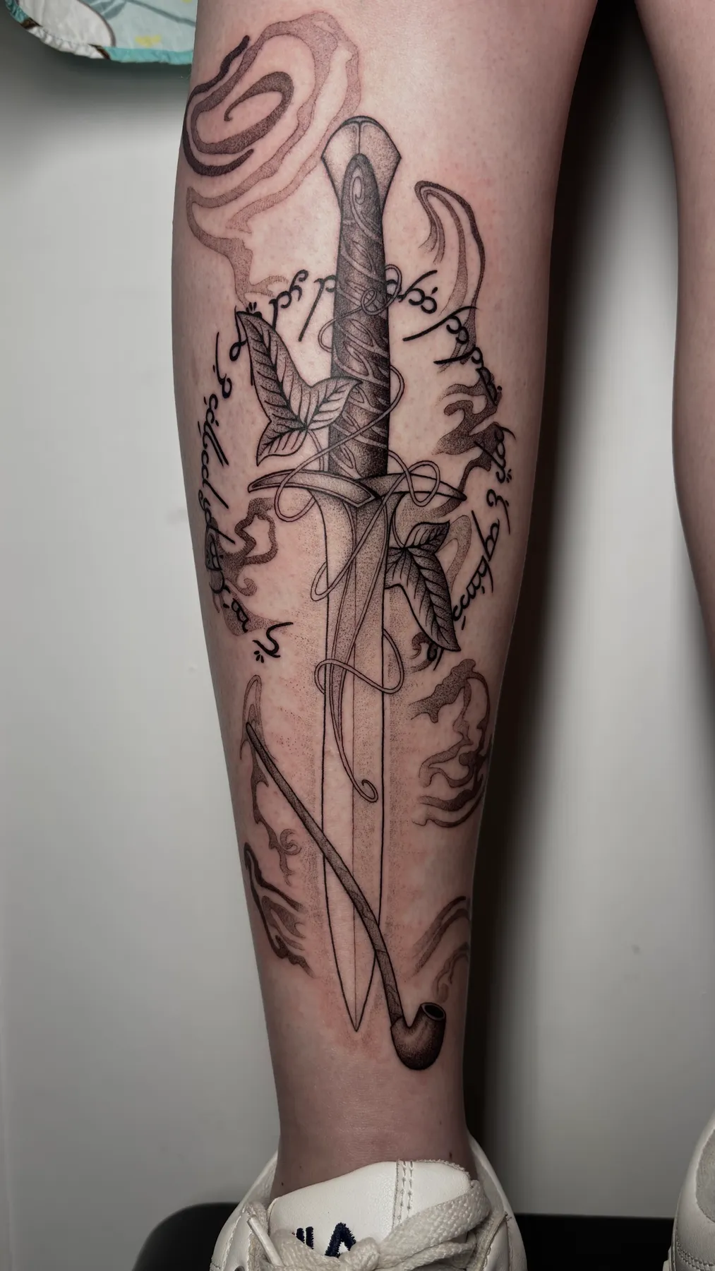 Sting LOTR — tatuaje Blackwork de Nillattt, foto 1