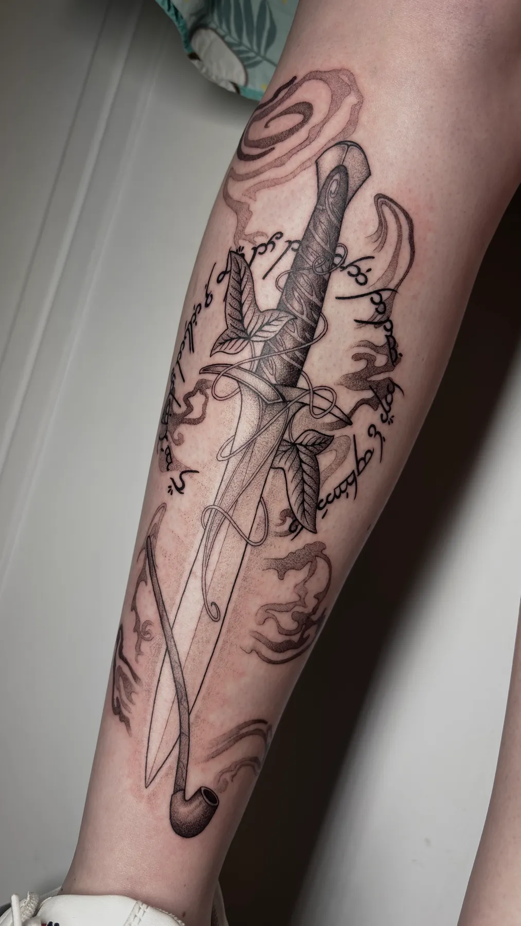 Sting LOTR — tatuaje Blackwork de Nillattt, foto 2