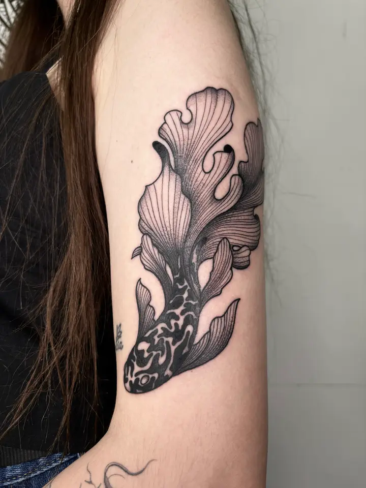 Liquid Koi — Blackwork tattoo by Nillattt, photo 1